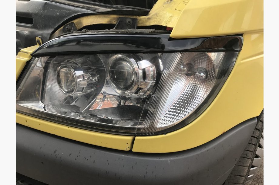 Mercedes Sprinter W901/902/903/904/905 1995–2006 Headlight eyelids (black, ABS, 2000-2006) Black Matte Image