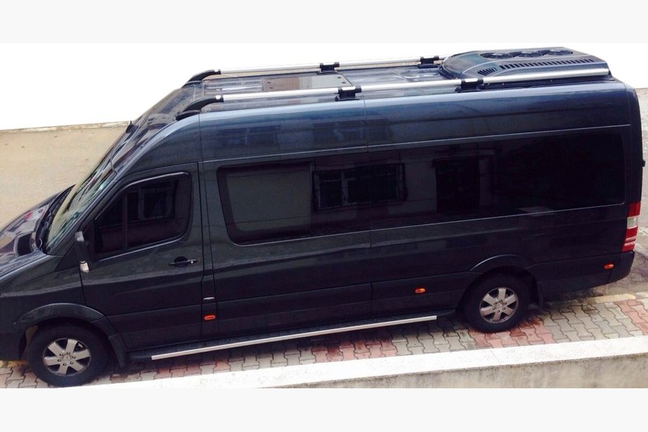 Volkswagen Crafter 2006-2016 Shark Roof Rails (black feet, aluminum) Image