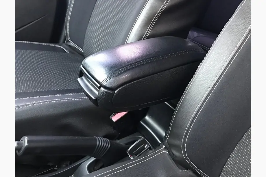 Renault Duster 2008–2017 Armrest (into cup holder) Image