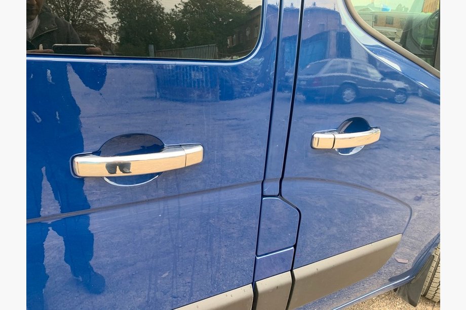 Renault Trafic 2015- Chrome Door Handle Covers (4 pcs) 1 Hole, Carmos - Chrome Plastic Image