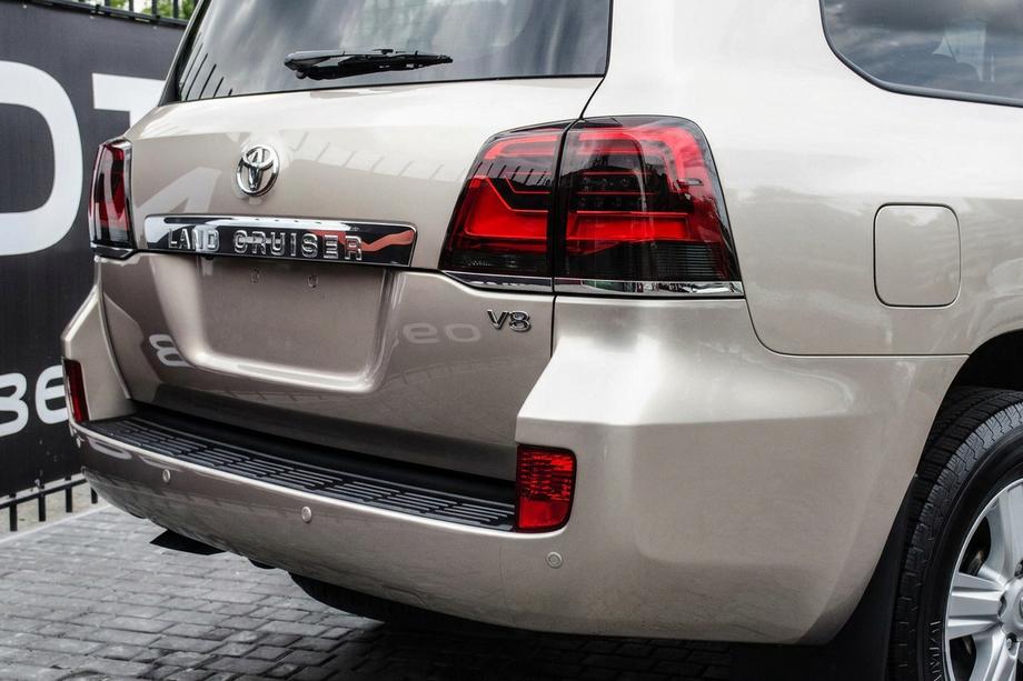 Toyota Land Cruiser 200 2007-2021 Tail Lights 2007-2015 V2 (Design 2016+) Photo 1