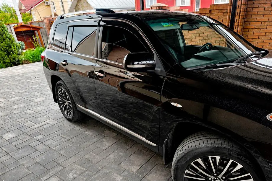 Toyota Highlander 2008-2013 Window deflectors with chrome trim (4 pcs, Niken) Photo 6