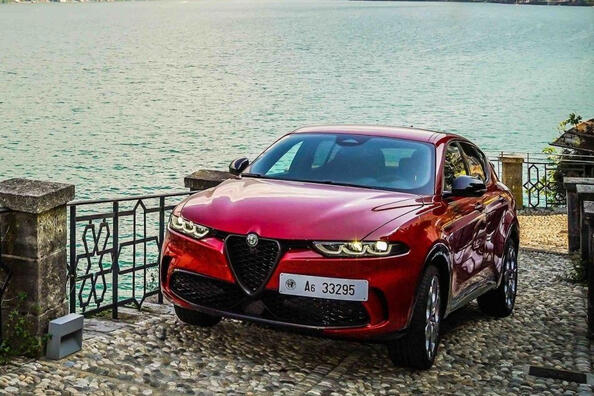 Alfa Romeo Tonale crossover review Photo 2