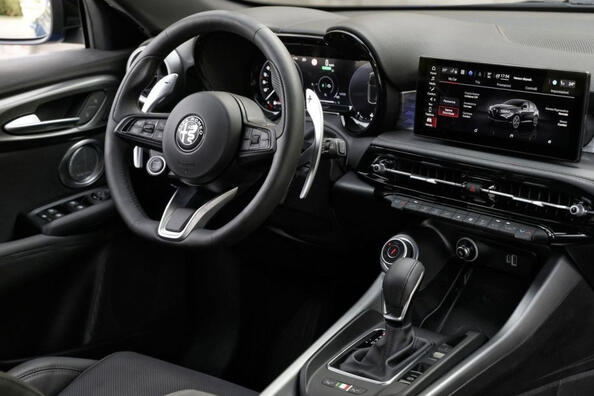 Alfa Romeo Tonale crossover review Photo 6