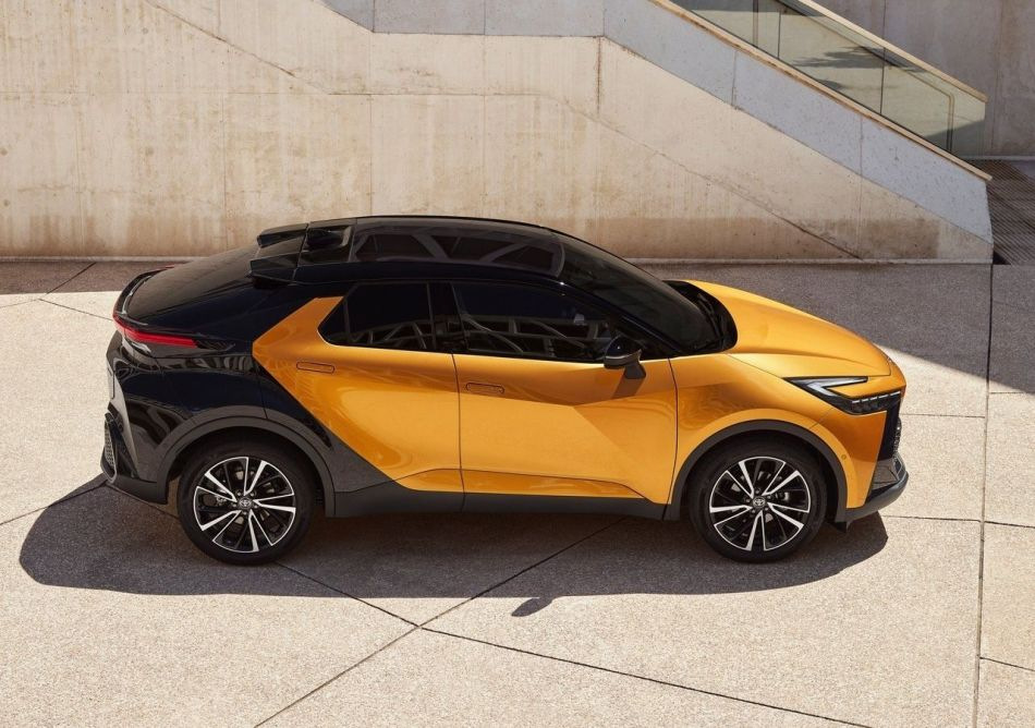 Review of the compact crossover Toyota C-HR of the second generation