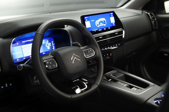 Review of the updated Citroen C5 Aircross crossover Photo 5