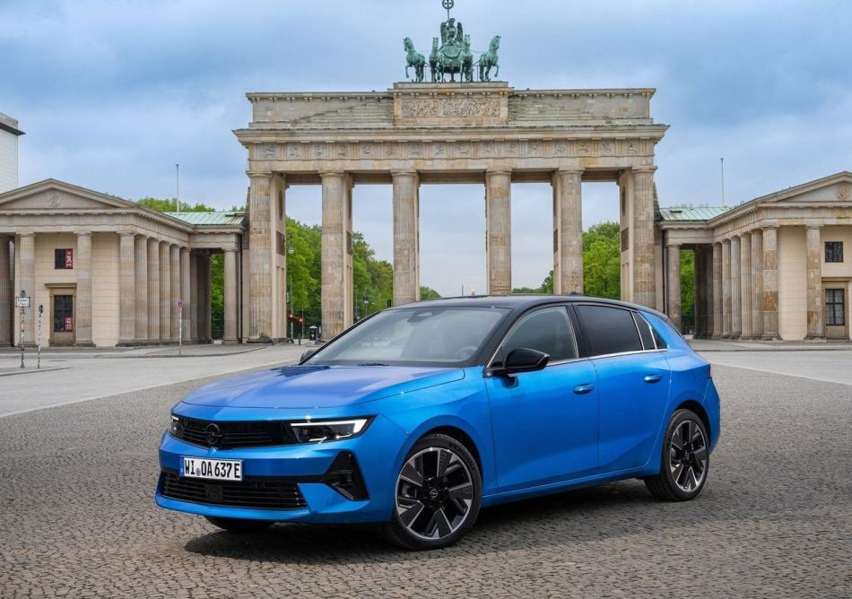 Electric compact hatchback Opel Astra Electric