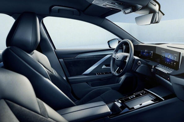 Electric compact hatchback Opel Astra Electric Photo 6