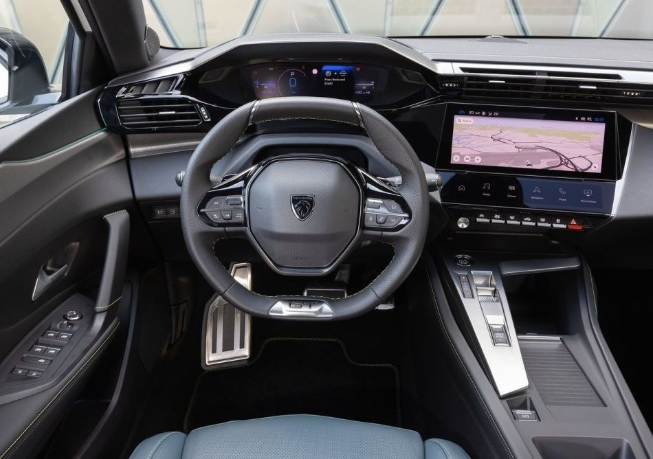 Review of the compact electric hatchback Peugeot e-308