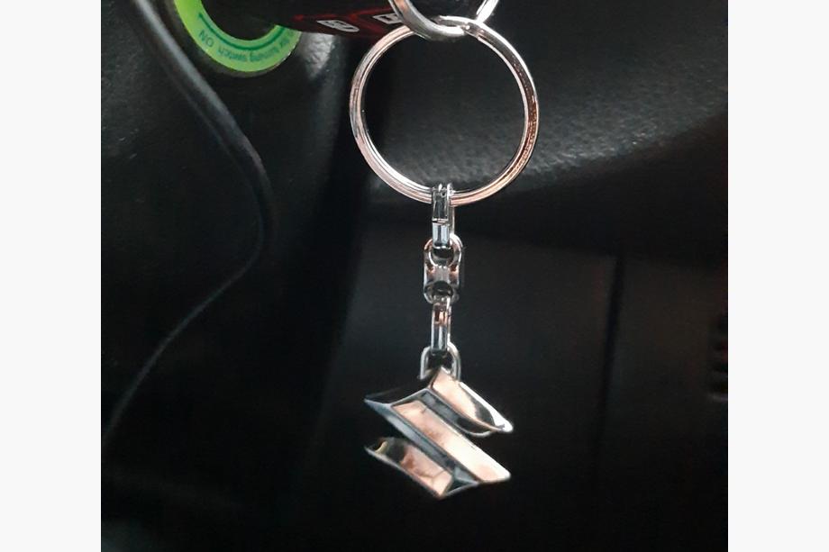 Suzuki Metal Keychain with Suzuki Logo Image