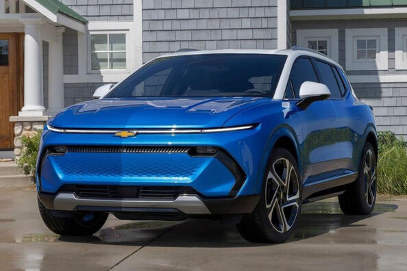 Chevrolet Equinox EV electric crossover review Photo 3