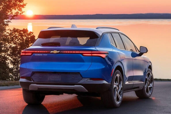 Chevrolet Equinox EV electric crossover review Photo 4