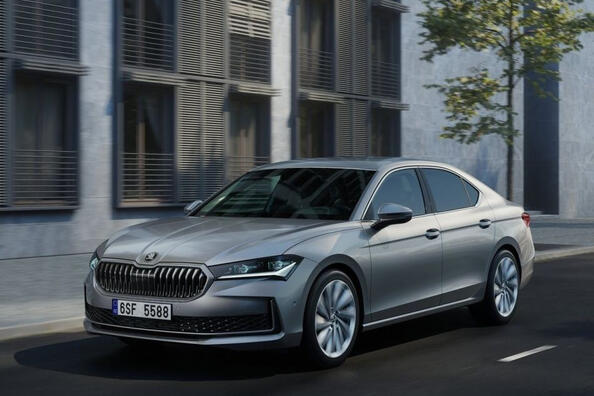 New generation Skoda Superb liftback Photo 1