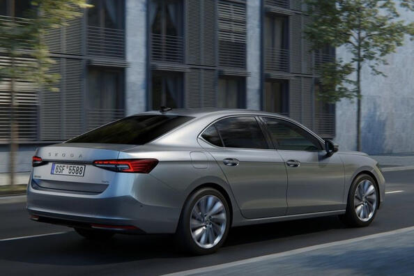 New generation Skoda Superb liftback Photo 3