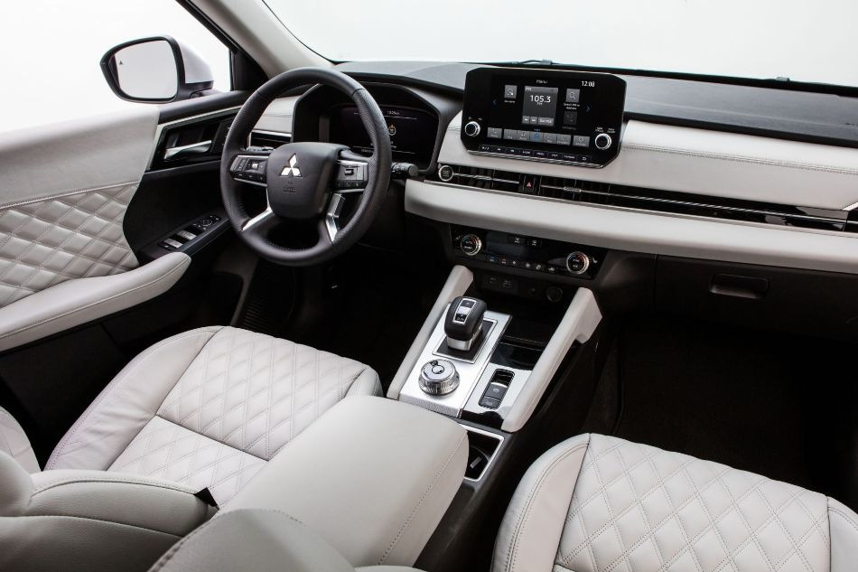 Mitsubishi Outlander review: a combination of elegance and comfort