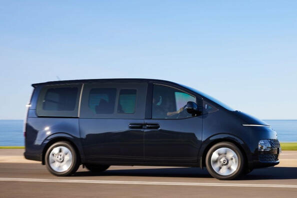 Hyundai Staria minivan review Photo 3