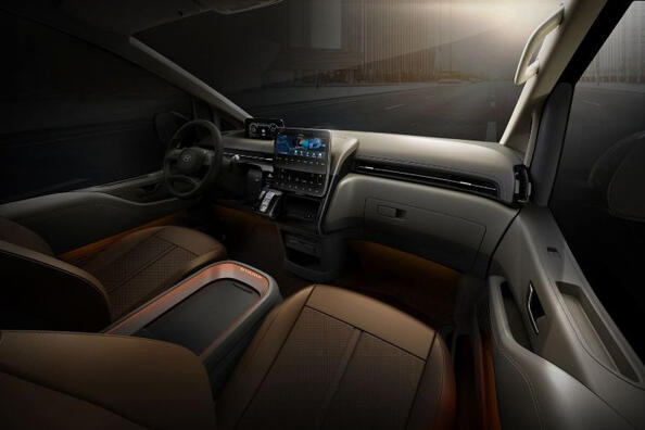 Hyundai Staria minivan review Photo 5