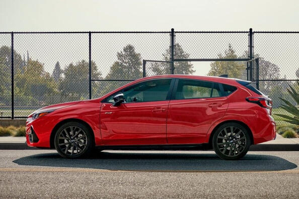 Review of the sixth generation Subaru Impreza Hatchback Photo 3