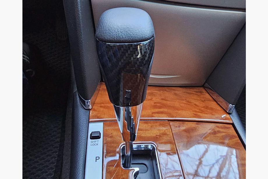 Toyota Land Cruiser 200 2007-2021 Gear Shift Knob (Black Leather + Carbon) Photo 2