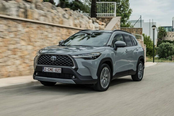 Toyota Corolla Cross: review of a compact urban crossover Photo 2