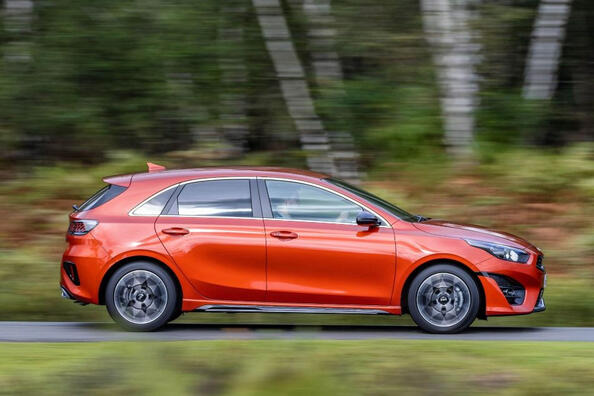 Review of the updated KIA Ceed hatchback Photo 2