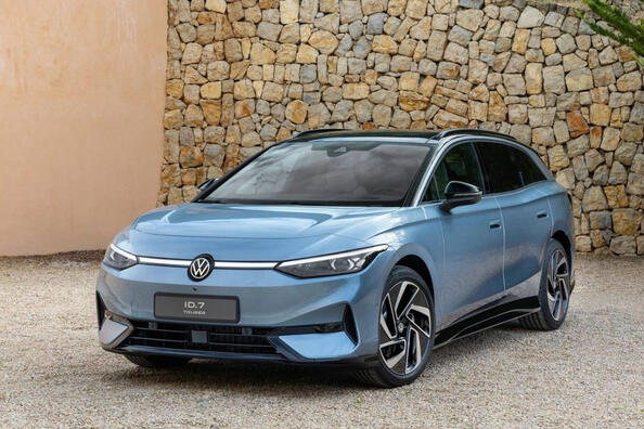 Review of the electric station wagon Volkswagen ID.7 Tourer Photo 1