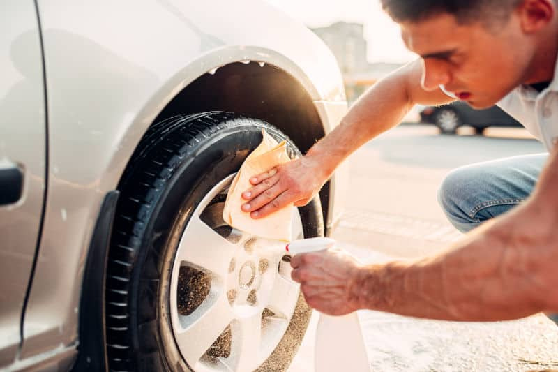 How to clean car alloy wheels from oxidation