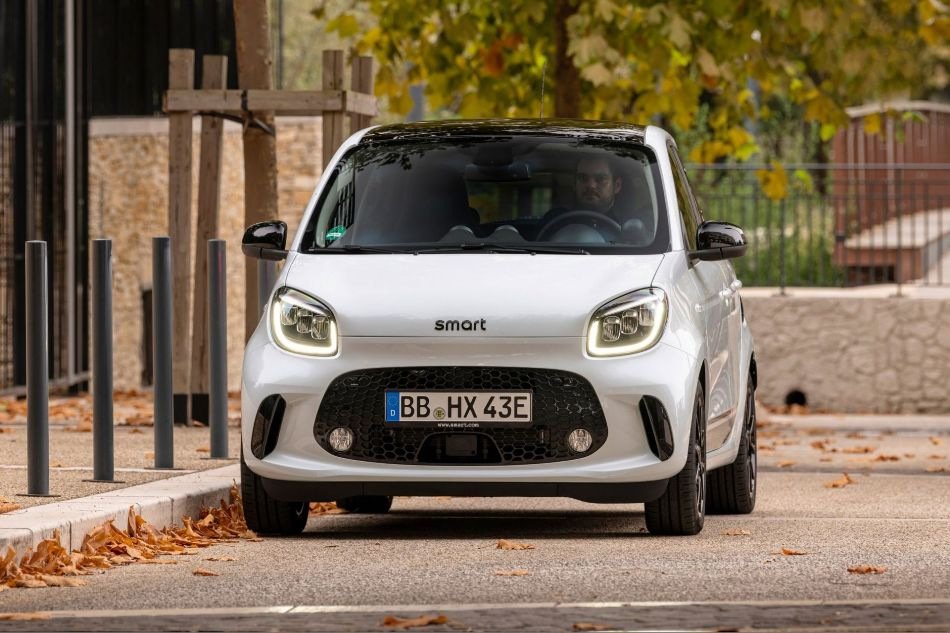 Review of the updated Smart EQ forfour electric hatchback