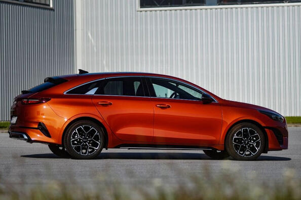 Review of the restyled version of the KIA ProCeed station wagon Photo 2