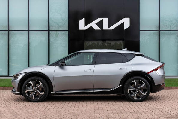 KIA EV6: review of the electric crossover Photo 2