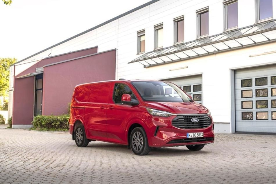 Ford Transit Custom II generation: a reliable assistant for business