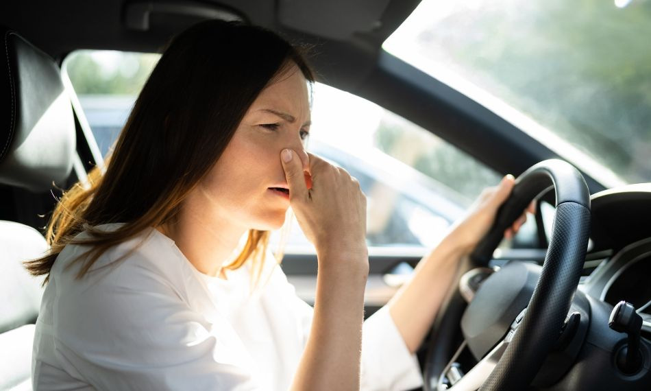 How to effectively neutralize the unpleasant smell in the car interior?