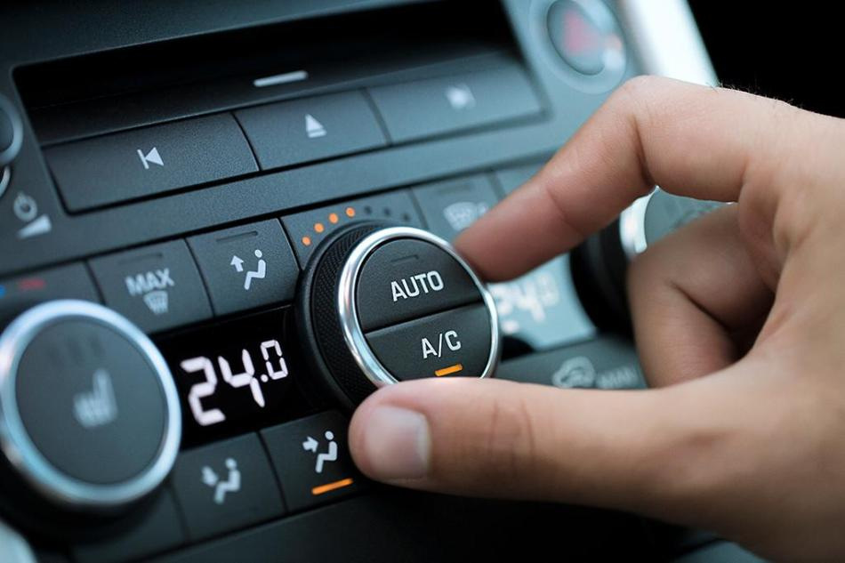 How to properly use the air conditioner in a car in the heat?