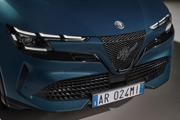 Alfa Romeo Junior 2024 crossover review Photo 4