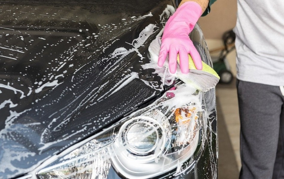 We choose a car shampoo: we wash the car correctly