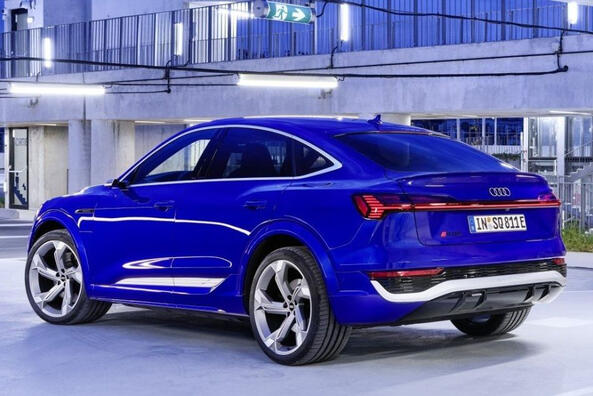 Audi SQ8 Sportback e-tron: a review of the luxury electric crossover Photo 5