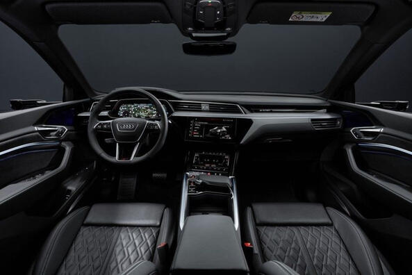 Audi SQ8 Sportback e-tron: a review of the luxury electric crossover Photo 7
