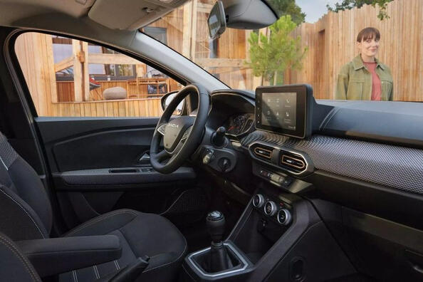 Dacia Sandero Stepway: updated budget cross hatch Photo 6