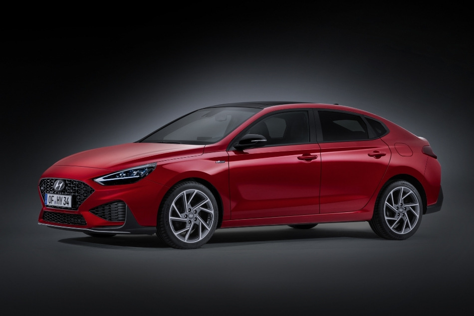 Review of the stylish Hyundai i30 Fastback liftback