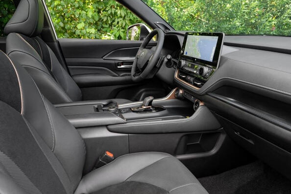 Review of the Toyota Grand Highlander large crossover Photo 6