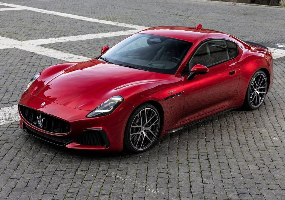 Review of luxury coupe II generation Maserati GranTurismo