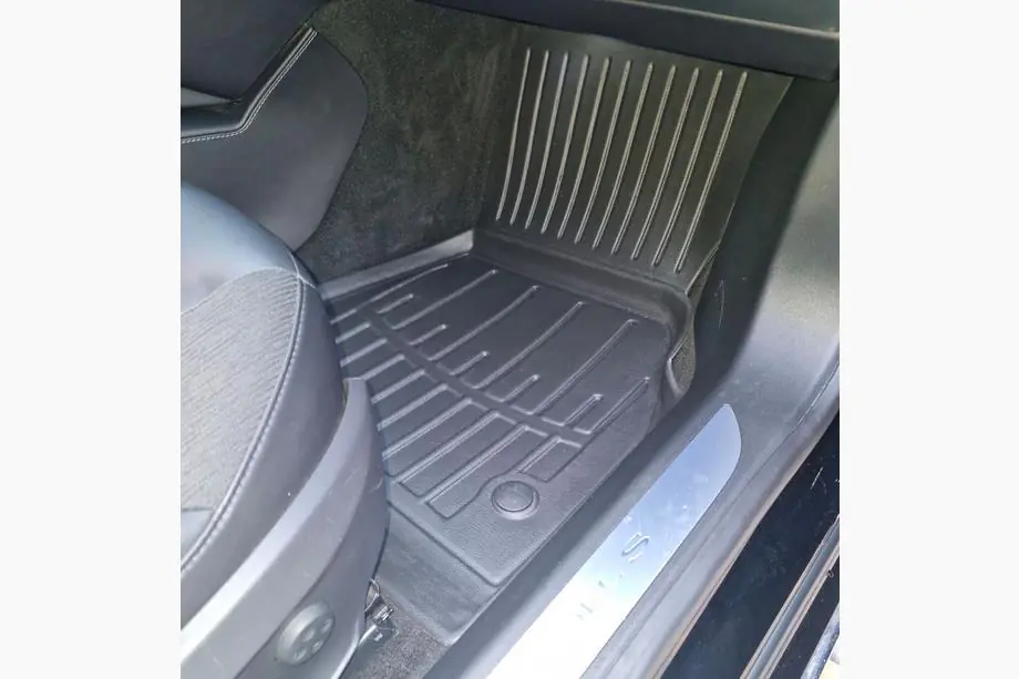 Tesla Model S 2012– Stingray 3D Rubber Floor Mats (2012-2021) Image
