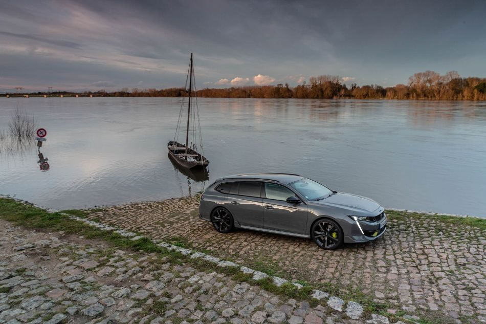 Review of the Peugeot 508 SW PSE 360-horsepower hybrid station wagon