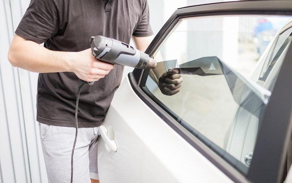 Tired of toning? We remove the old film from the car with our own hands