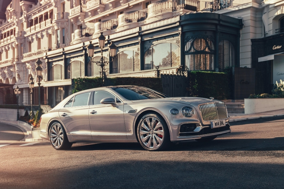 Bentley Flying Spur: a luxury sedan that combines tradition and technology