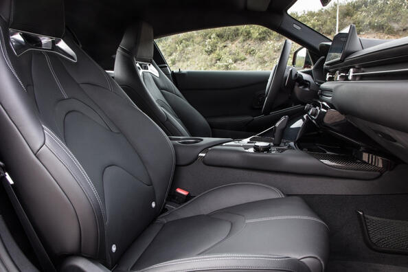 Review of the Toyota Supra V generation sports coupe Photo 6