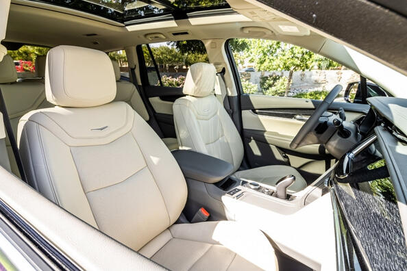 Cadillac XT6 luxury mid-size crossover review Photo 6