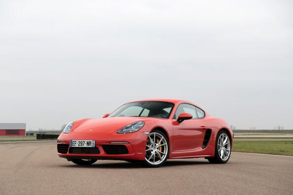 Review of the Porsche 718 Cayman sports coupe Photo 1
