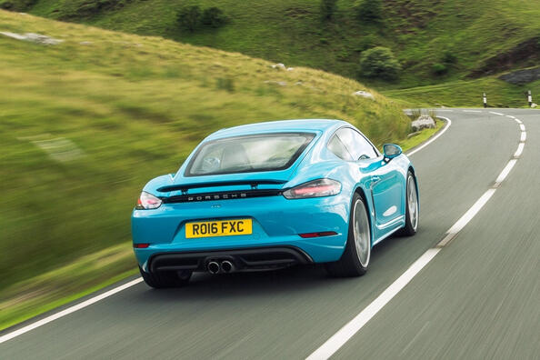 Review of the Porsche 718 Cayman sports coupe Photo 4