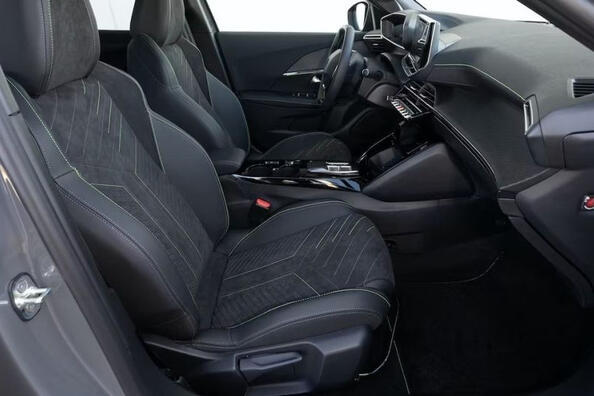 Facelift Peugeot 2008 second generation 2023 Photo 5